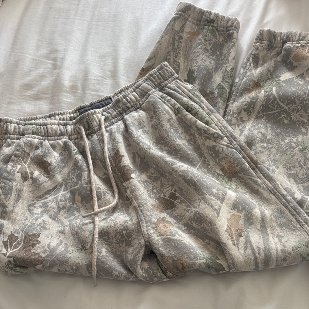 Abercrombie Neutral Camo Sweatpants with Drawstring - Picture 2 of 4